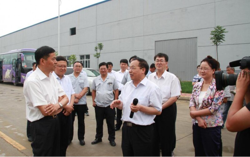 安阳市领导到光远新材公司观摩指导项目建设工作