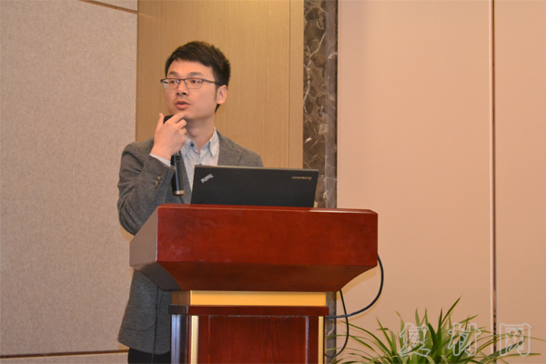 李顺发作题为《纤维复合材料制品回收再利用技术新情况介绍》的讲座复