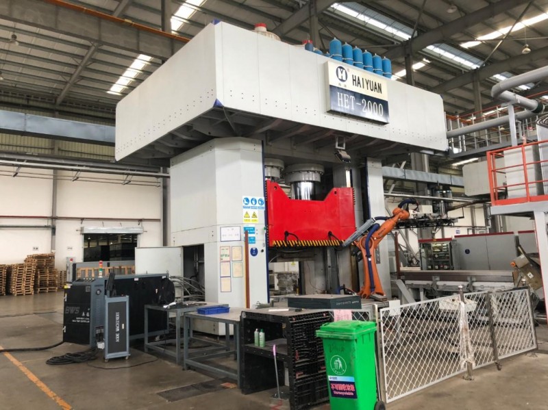 碳纤维树脂模温机