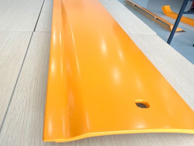 奥琳斯邦碳纤维高铁裙摆碳纤维轨道交通制品图3