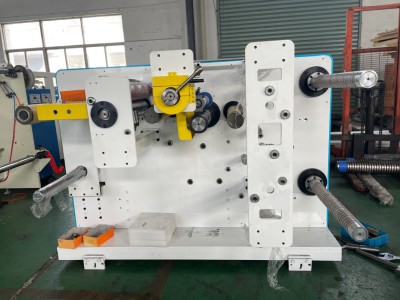 全自动碳纤维、玻璃纤维单向预浸带分切复卷机图4