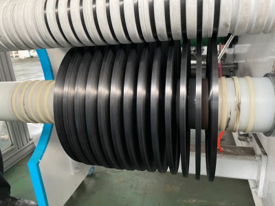 全自动碳纤维、玻璃纤维单向预浸带分切复卷机图3