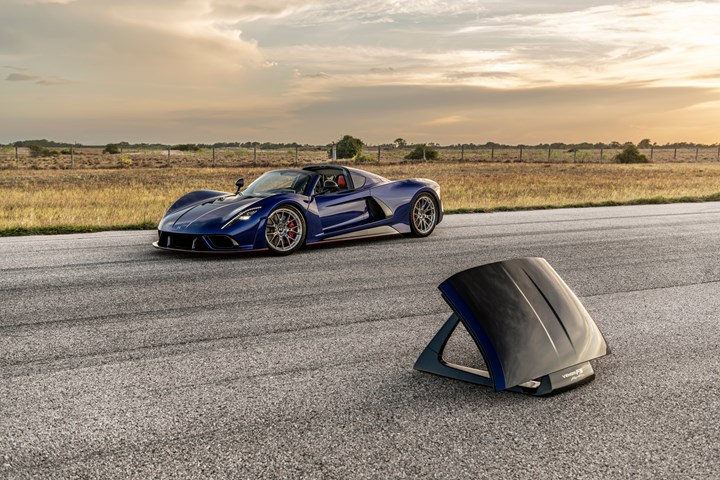 0822-cw-news-hennessey-venom-roadster1